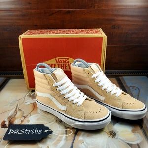 Van's Women's SK8-HI Sneaker Size 5